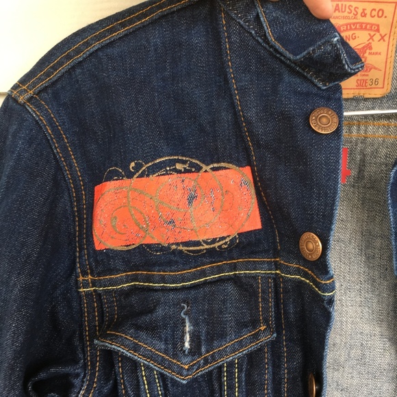 Dark Wash Levi with Graphic Print - Picture 2 of 7